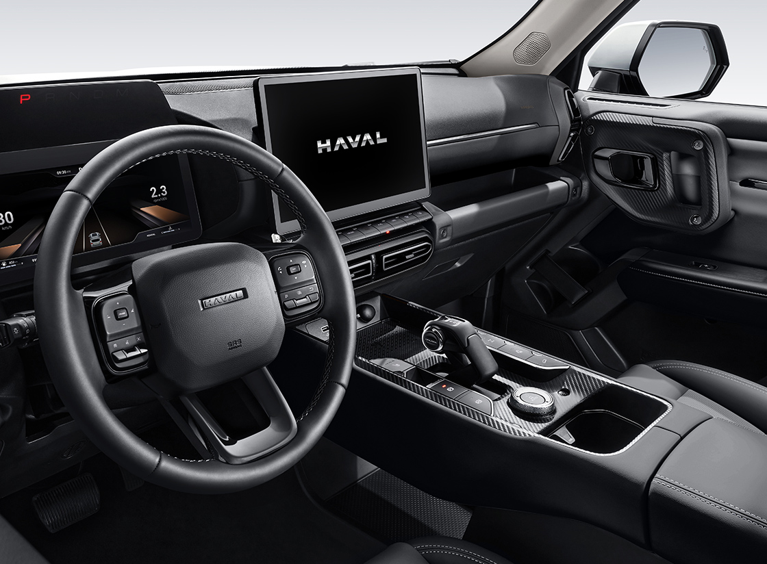 Leather-Wrapped & Heated Steering Wheel for premium comfort in every season.